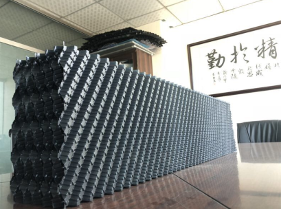 薄如紙的PVC填料居然能站65KG重量的人！